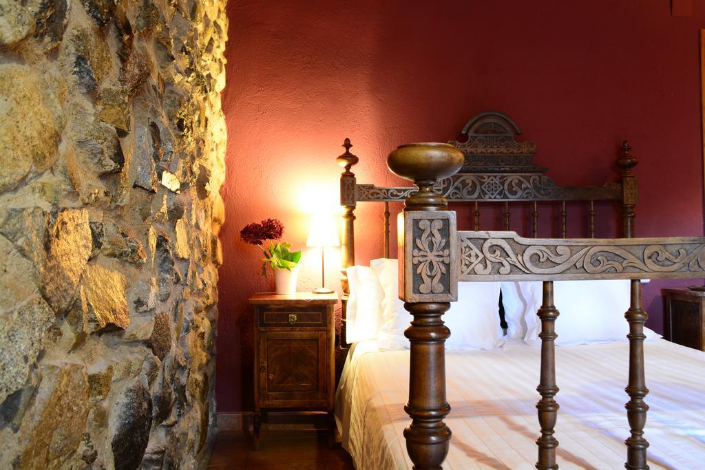 Les Velles Escoles Otel Les Irles Dış mekan fotoğraf