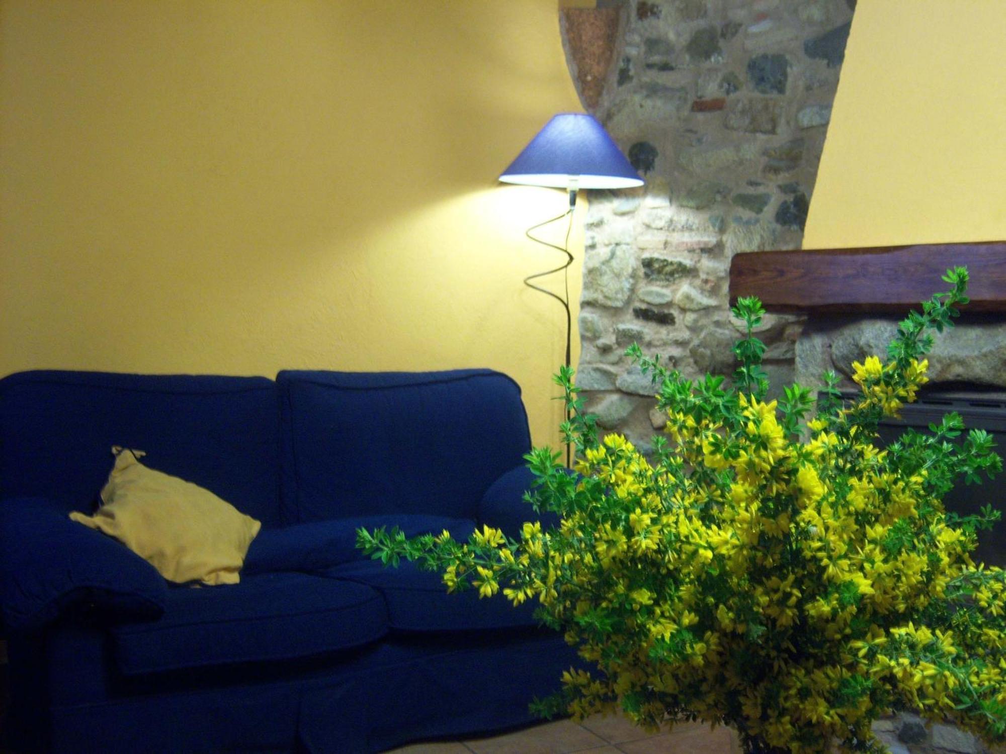 Les Velles Escoles Otel Les Irles Dış mekan fotoğraf