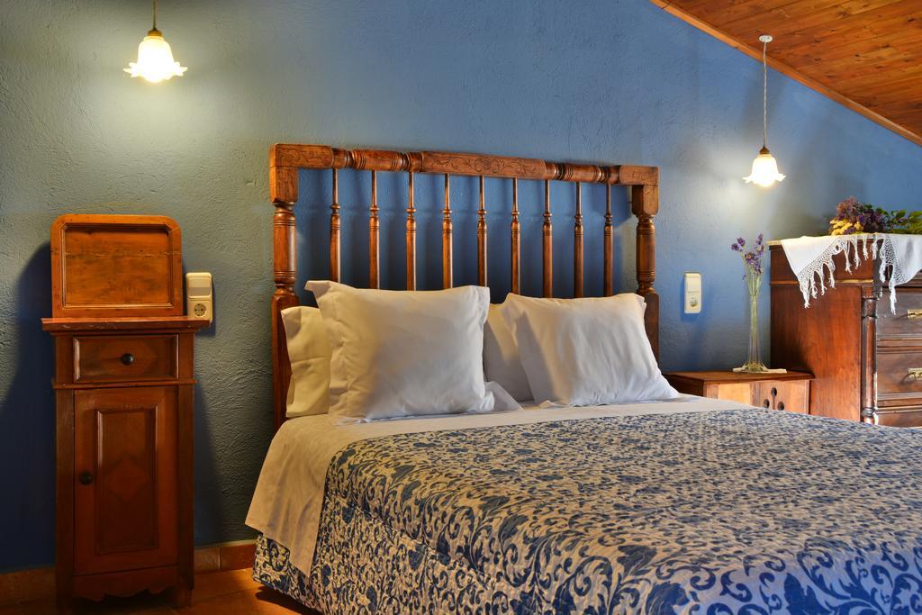 Les Velles Escoles Otel Les Irles Dış mekan fotoğraf
