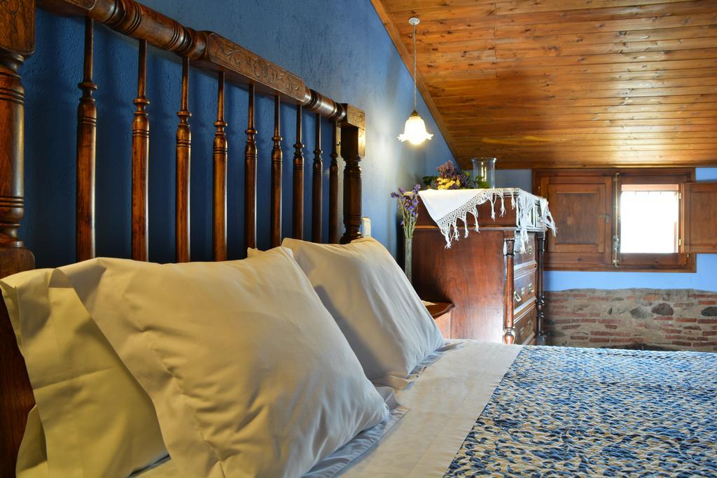 Les Velles Escoles Otel Les Irles Dış mekan fotoğraf